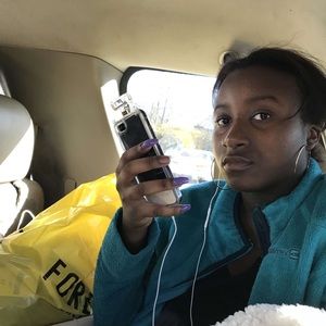 Meet your Posher, Camille